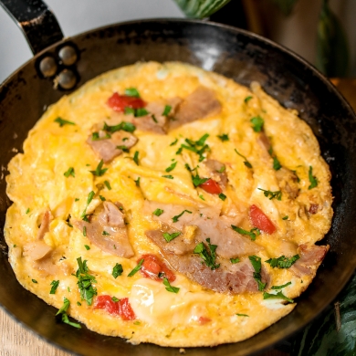 Яичница с тамбовским окороком и томатами
