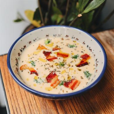 Сырный суп с беконом и брокколи