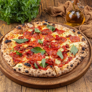 Пицца с Чоризо и домашним сыром