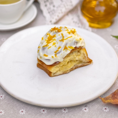 Булочка с цитрусовым курдом