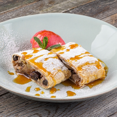 Классический яблочный штрудель (Apfelstrudel)