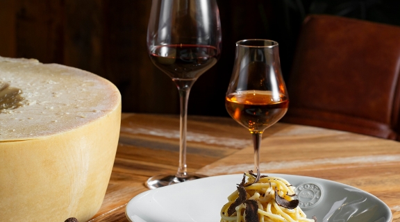 Паста в сырной голове «Качо-э-пеппе». Вековые традиции Италии в «Сыроварне» Казань