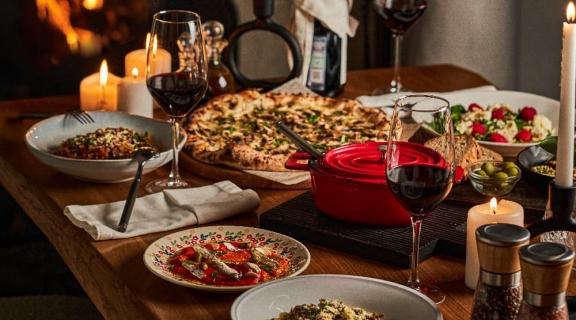 «Сыроварне» — 10 лет: праздничный спешл из&nbsp;знаковых&nbsp;блюд