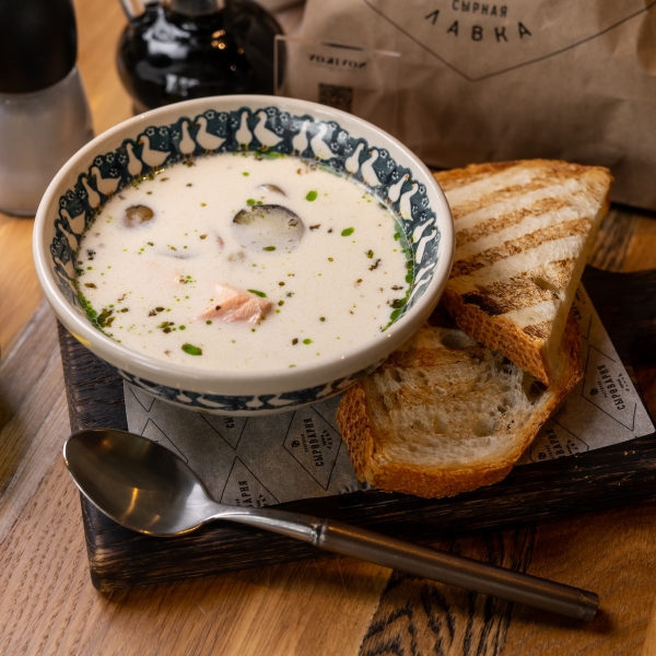 Сливочная уха с лососем и судаком