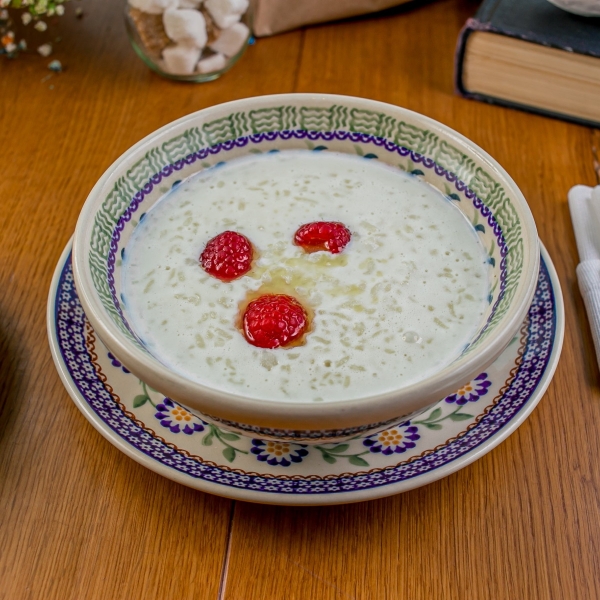 Каша рисовая с малиной на кокосовом молоке