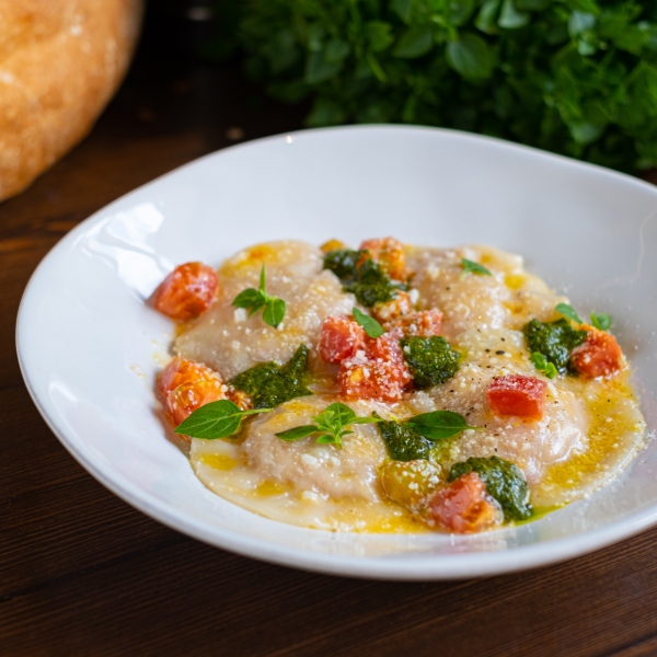 Равиоли с креветками и соусом песто