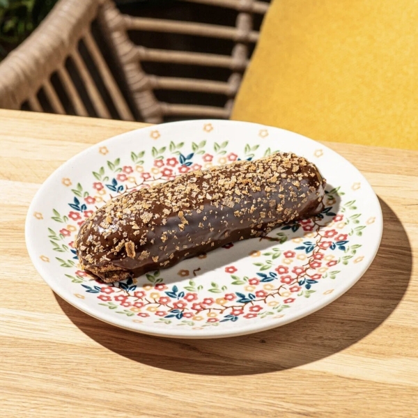 Эклер карамельный