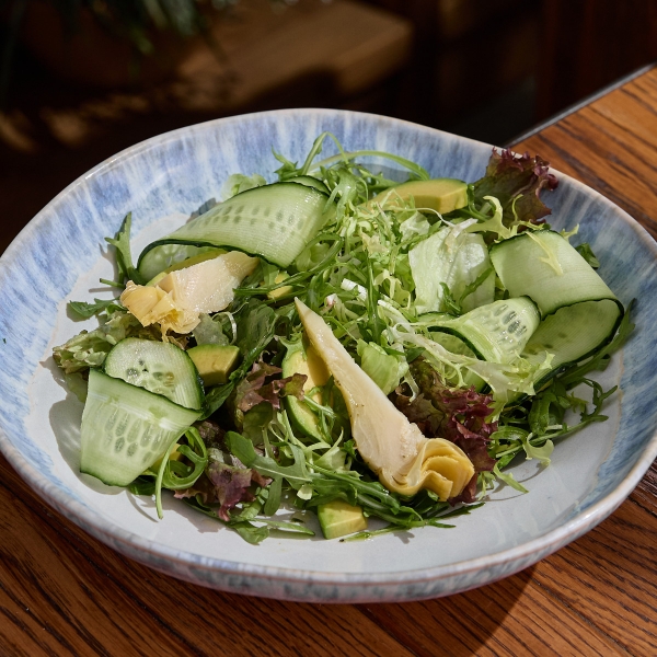 Салат с артишоками и авокадо