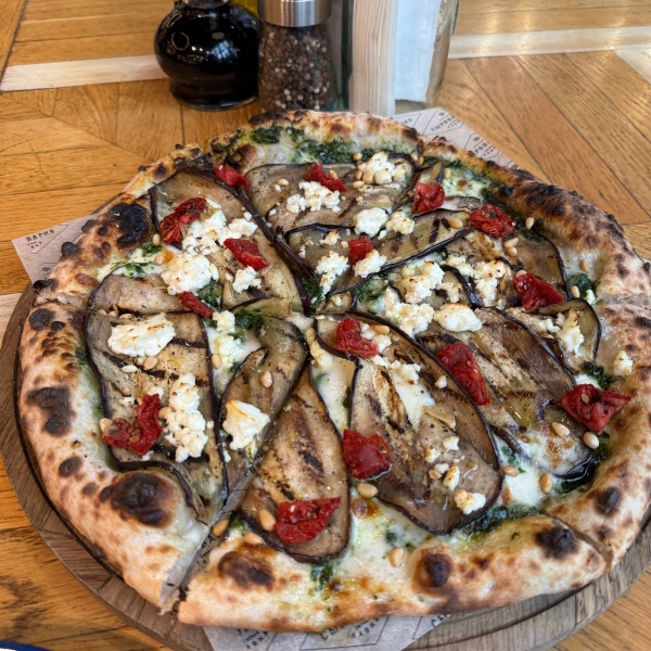 С баклажаном и соусом песто