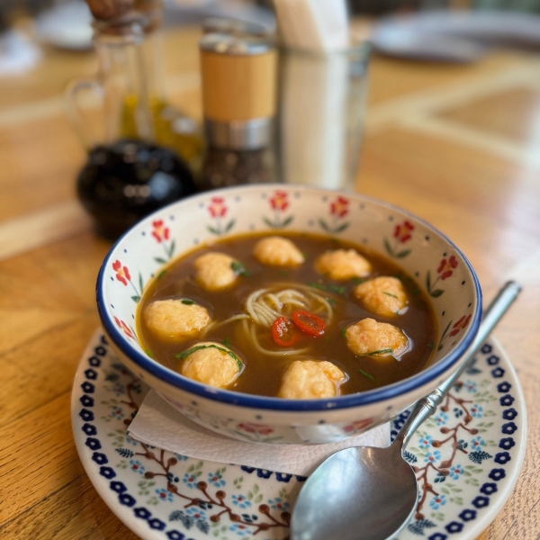 Суп лапша с фрикадельками из креветок