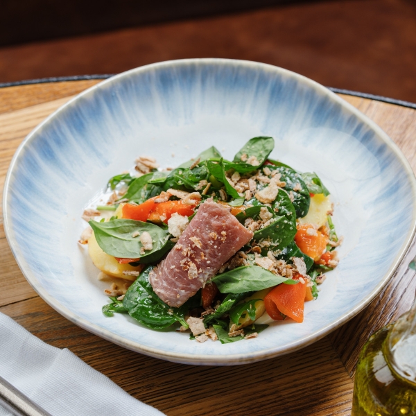 Салат с ростбифом и трюфельным айоли