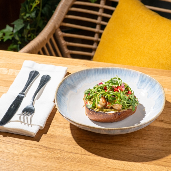 Бриошь с креветками и гуакамоле