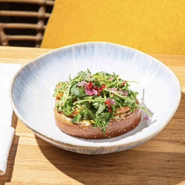 Бриошь с лососем и сырным кремом