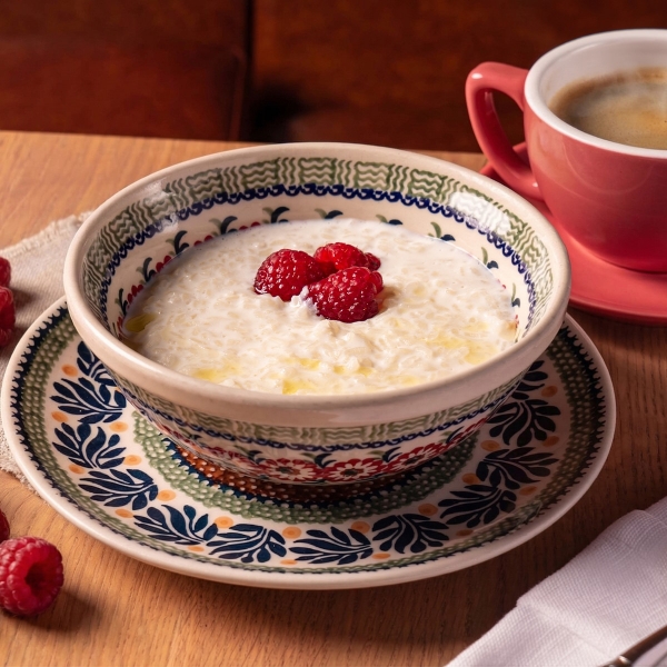 Каша рисовая с малиной на кокосовом молоке