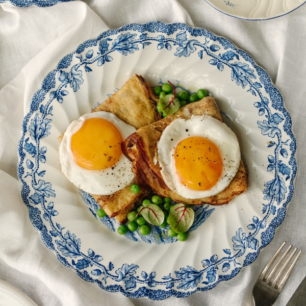 Блины с мясом и яйцом из печи