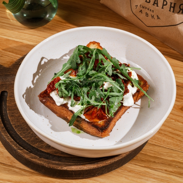 Бриошь со Страчателлой и вялеными томатами