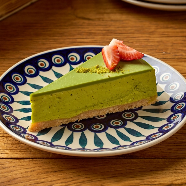 Фисташковый чизкейк с клубникой