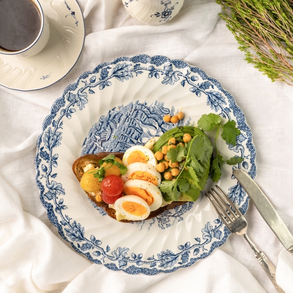 Тост с яйцом и авокадо