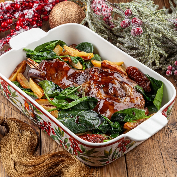 Лопатка ягненка со шпинатом и вялеными томатами