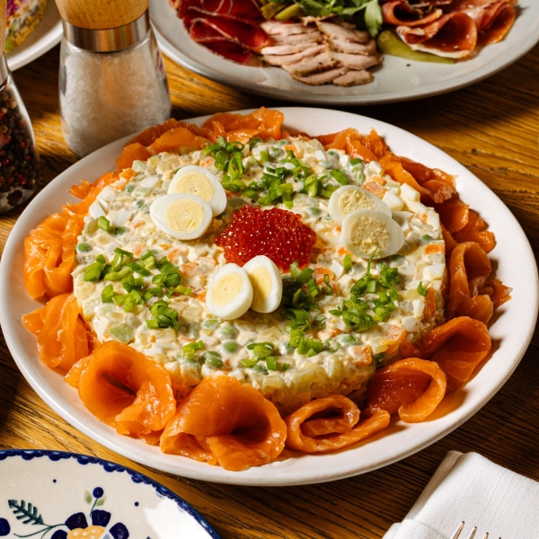 Оливье с лососем (стеклянная посуда)