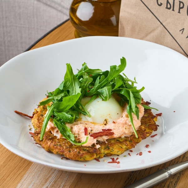 Хашбраун с риетом из лосося