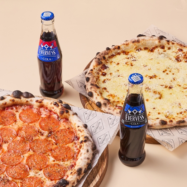 2 пиццы с 2-мя напитками: Эвервесс Кола 250 мл и Эвервесс Кола без сахара 250 мл