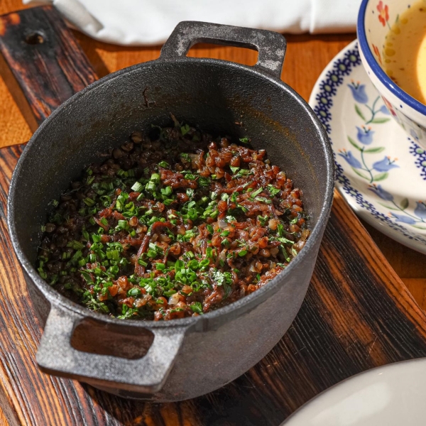 Гречневая каша с уткой и зеленым луком