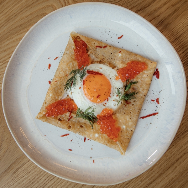 Блин-галета с красной икрой