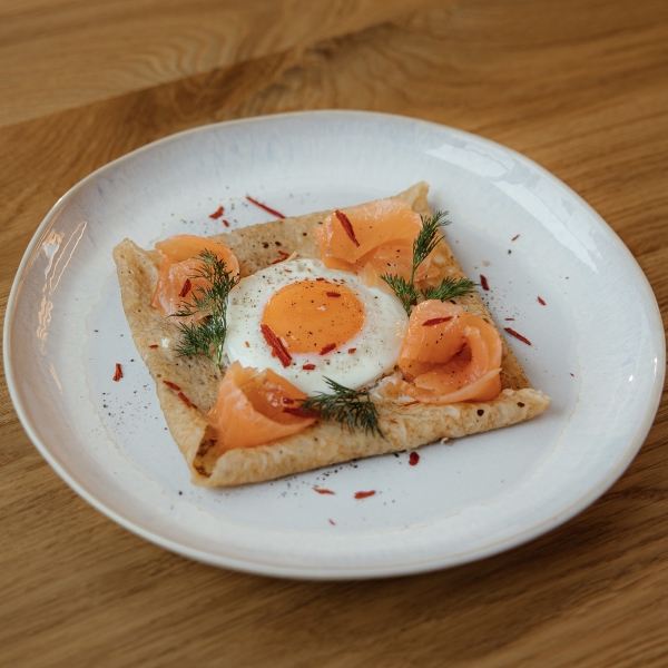 Блин-галета со слабосоленым лососем