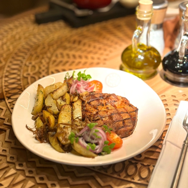 Свиная шея с картофелем и вешенками