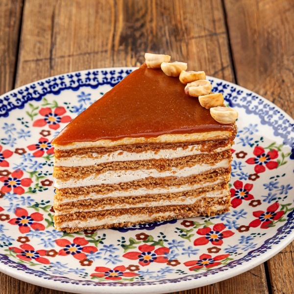 Медовик с соленой карамелью и фундуком