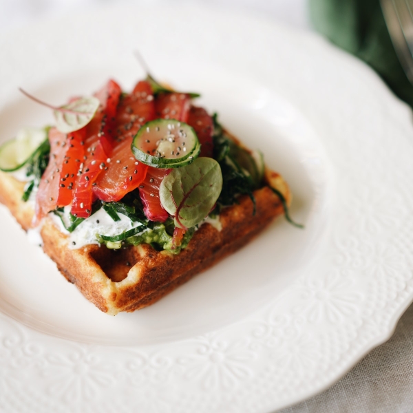 Творожная вафля со слабосоленым лососем