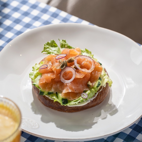 Бейгл с лососем