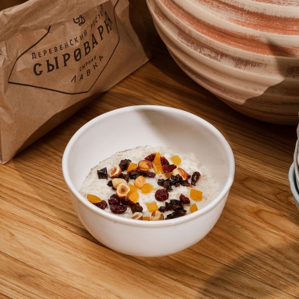 Каша овсяная с сухофруктами и орехами