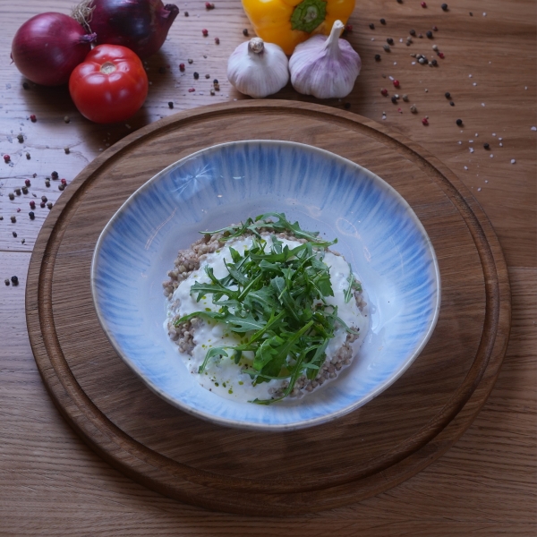 Гречка со Страчателлой и яйцом пашот