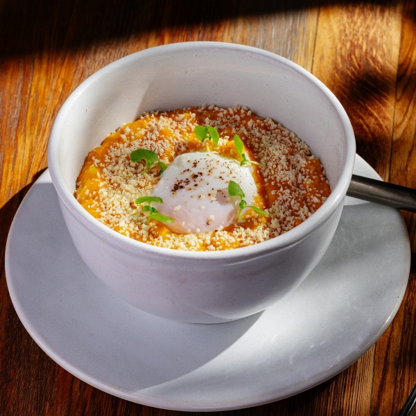 Пшенная каша со Скаморцей, Пармезаном и яйцом пашот