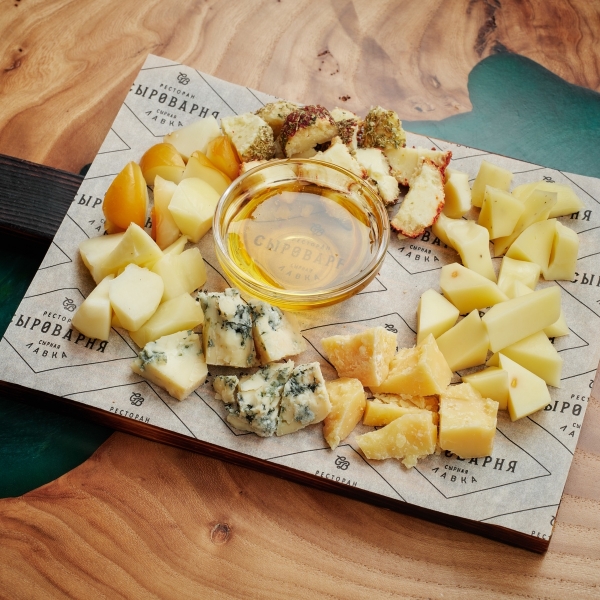 Ассорти из выдержанных сыров