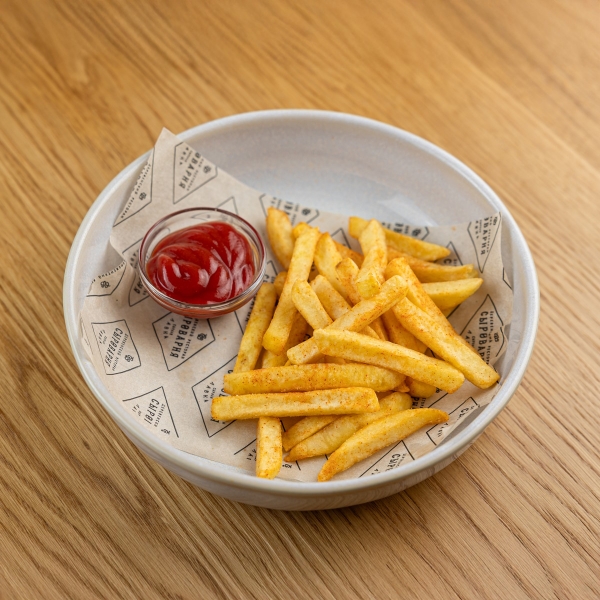 Картофель фри с кетчупом