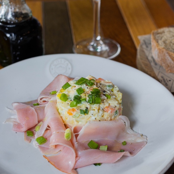 Оливье с тамбовским окороком