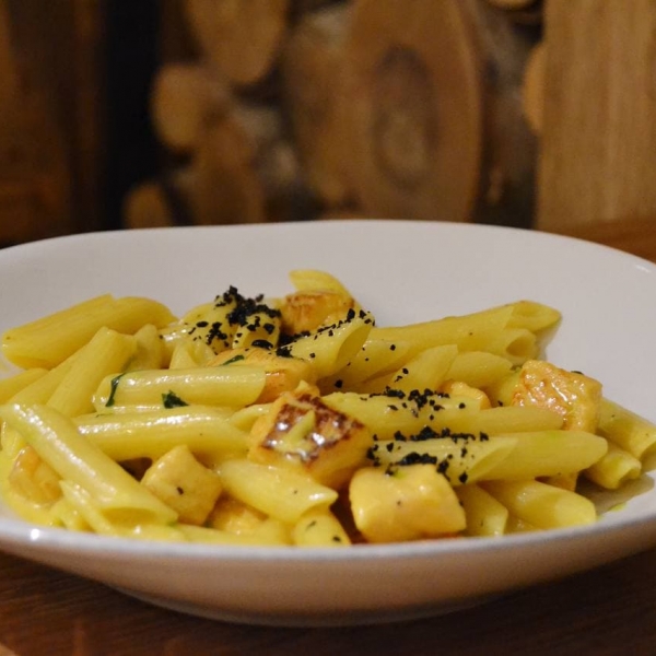 Пенне с лососем