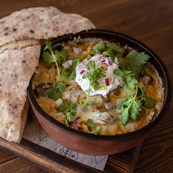 Запеченный картофель с рапанами и мидиями