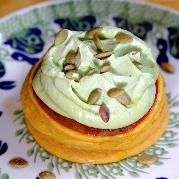 Оладьи из батата с кремом из авокадо