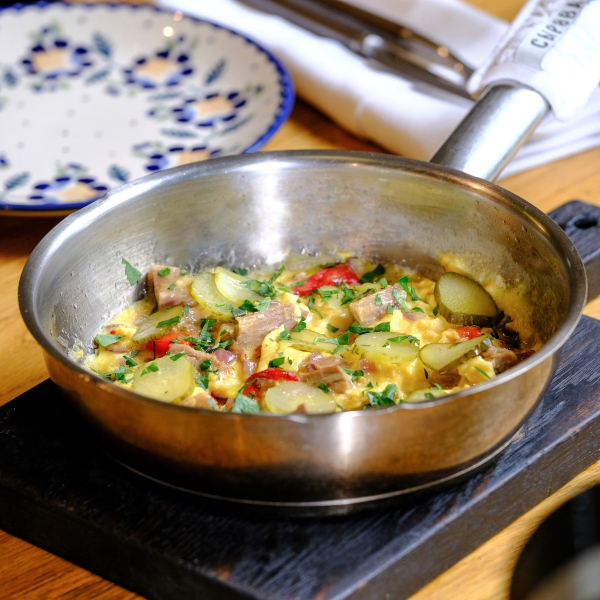 Омлет из трех яиц с говяжьей грудинкой