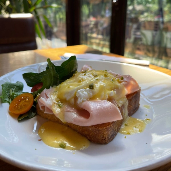 Яйцо Бенедикт с Мортаделлой