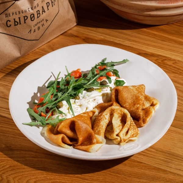 Блины с слабосоленой неркой и Страчателлой