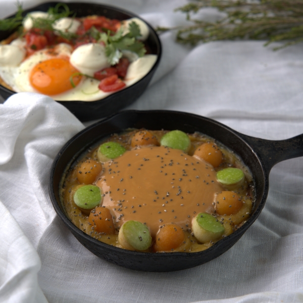 Запеченная овсяная каша с тыквой, яблоками и соусом из сгущенки