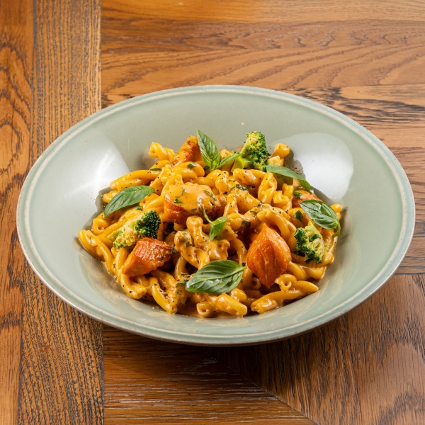 Казаречче с лососем и брокколи