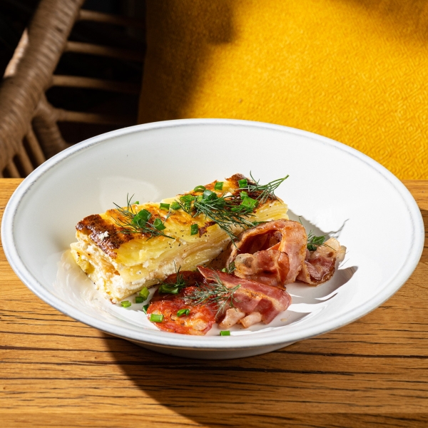 Картофельный гратен с беконом и чоризо