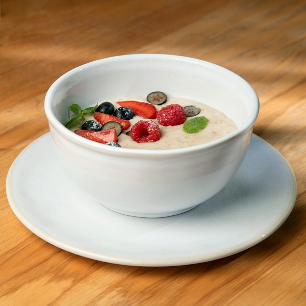 Каша овсяная с ягодами