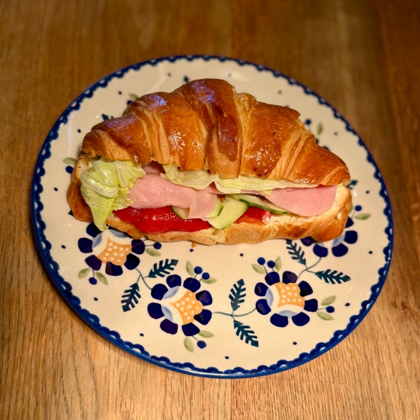Круассан с ветчиной из индейки